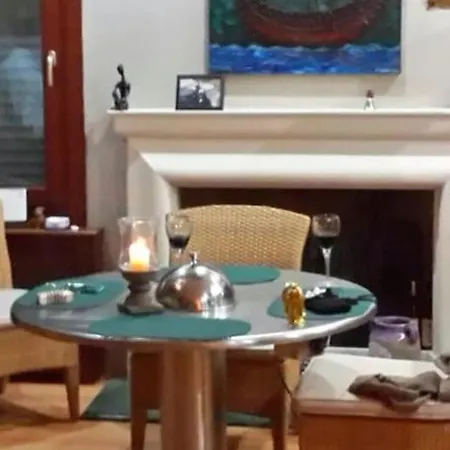 2 Bedroom Amazing Garden And Pool In 펜션